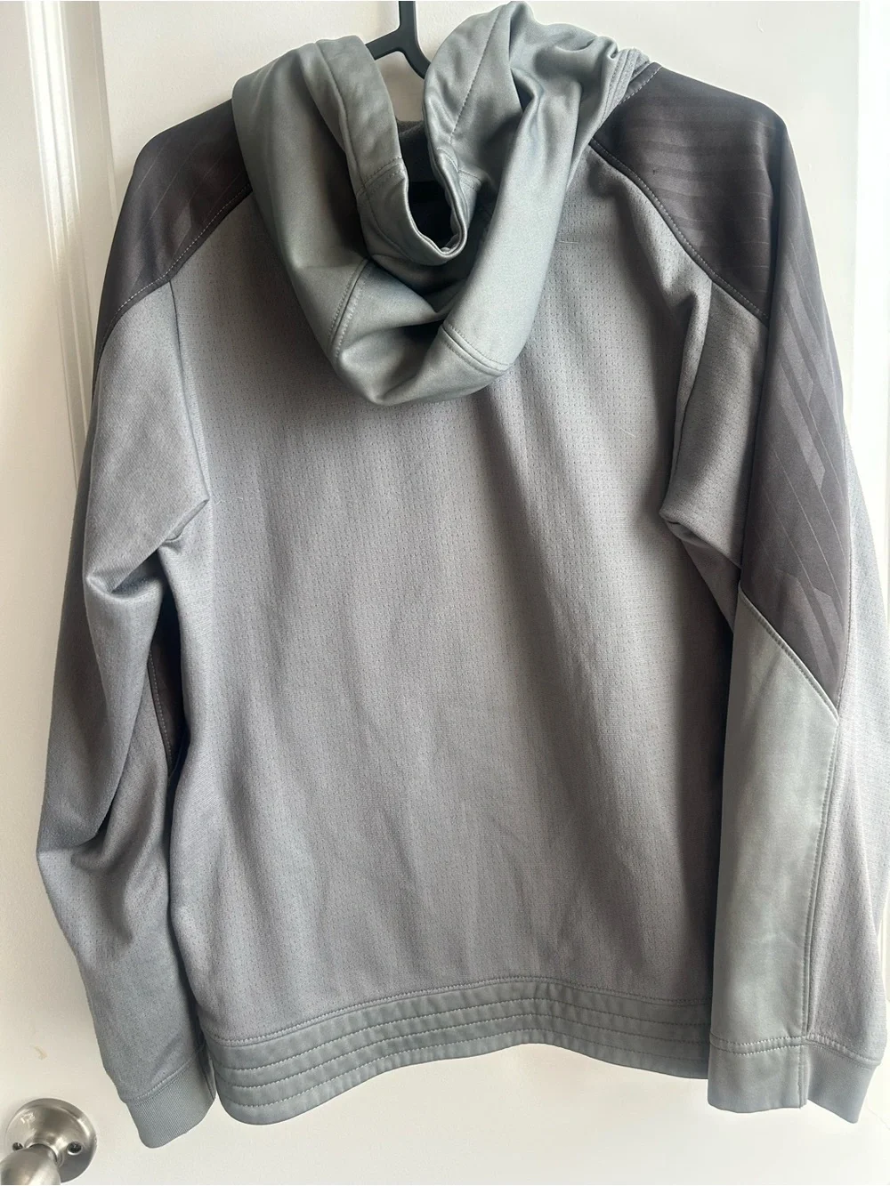 Nike Gray Elite Pullover Hoodie with Dark Accents